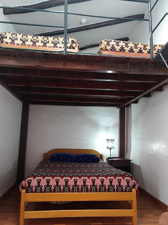 Chelitos Backpacker Hostal *